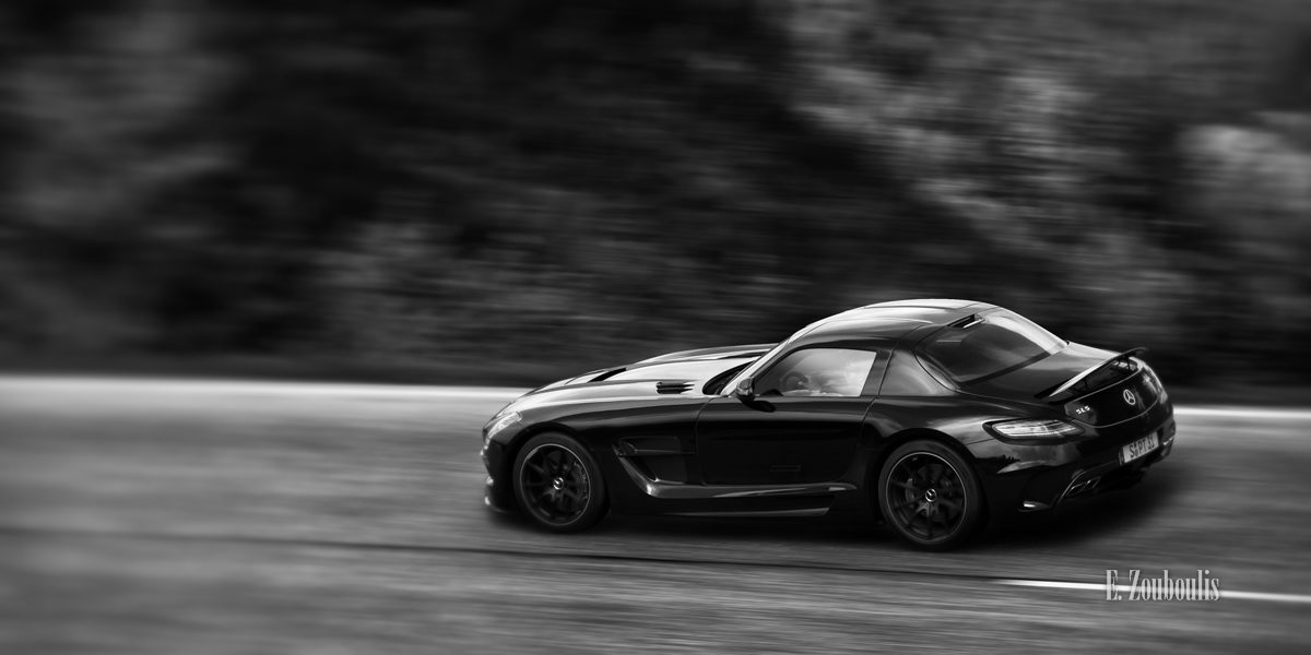 Autofotografie am Tag- Panning Shot mit einem Mercedes AMG SLS Black Series