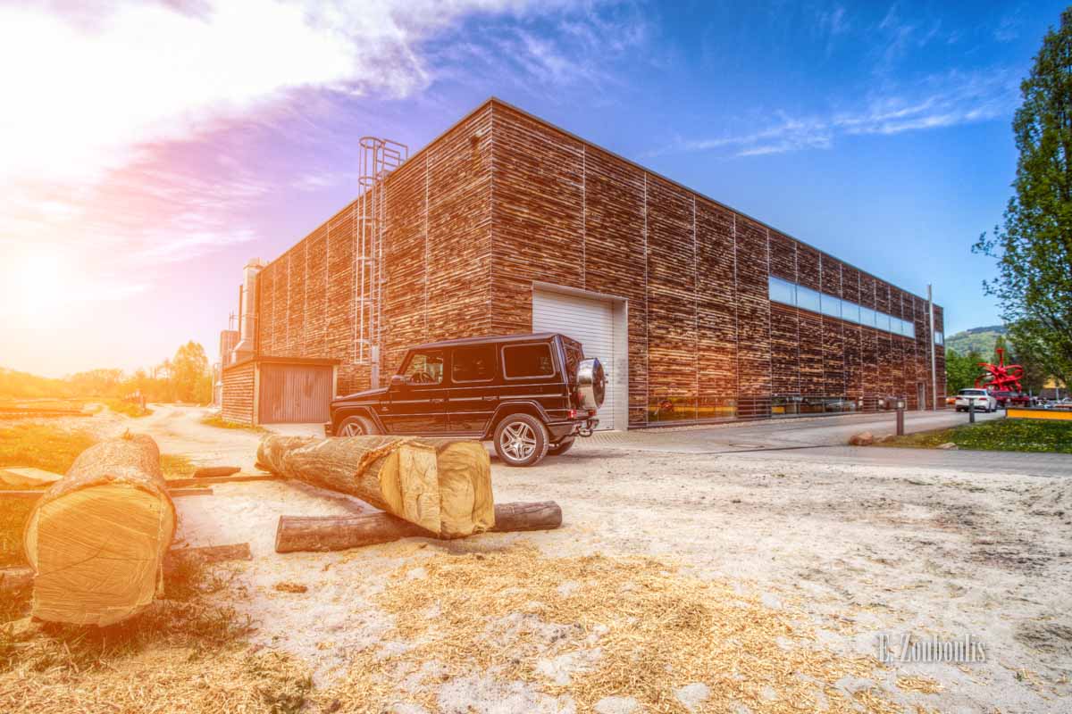 Der Mercedes-Benz G63 AMG auf der Rückseite des Unimog Museums in Gaggenau