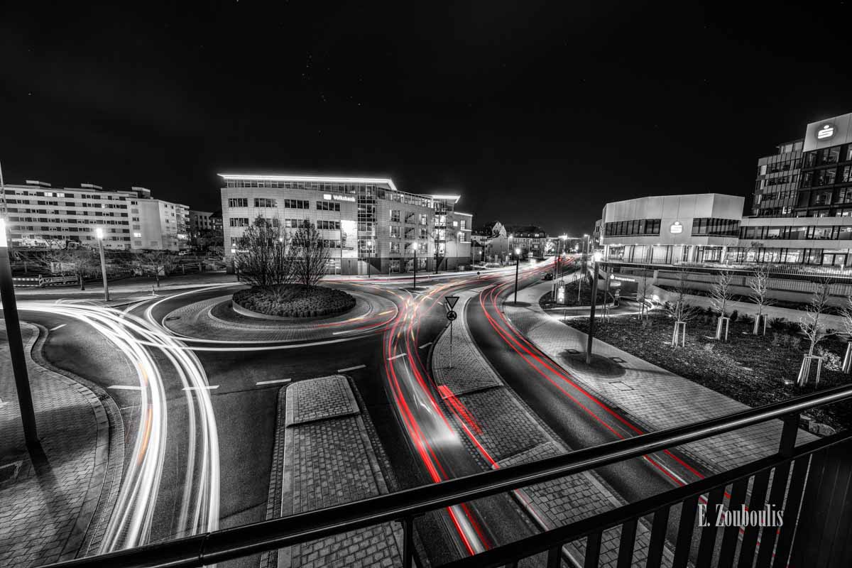 Böblingen mit Blick auf den Kreisverkehr der Wolfgang-Brumme Allee bei Nacht Böblingen mit Blick auf den Kreisverkehr der Wolfgang-Brumme Allee bei Nacht