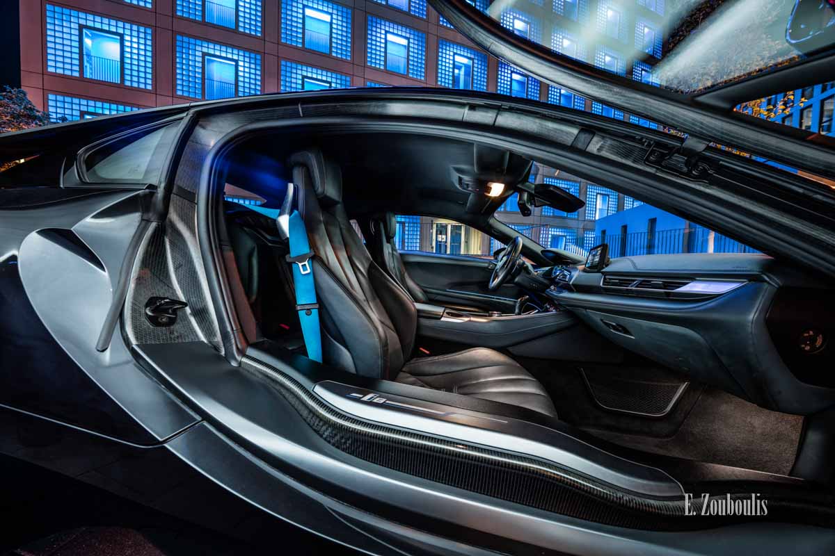 Der Innenraum des BMW i8 vor der Stadtbibliothek Stuttgart Der Innenraum des BMW i8 vor der Stadtbibliothek Stuttgart