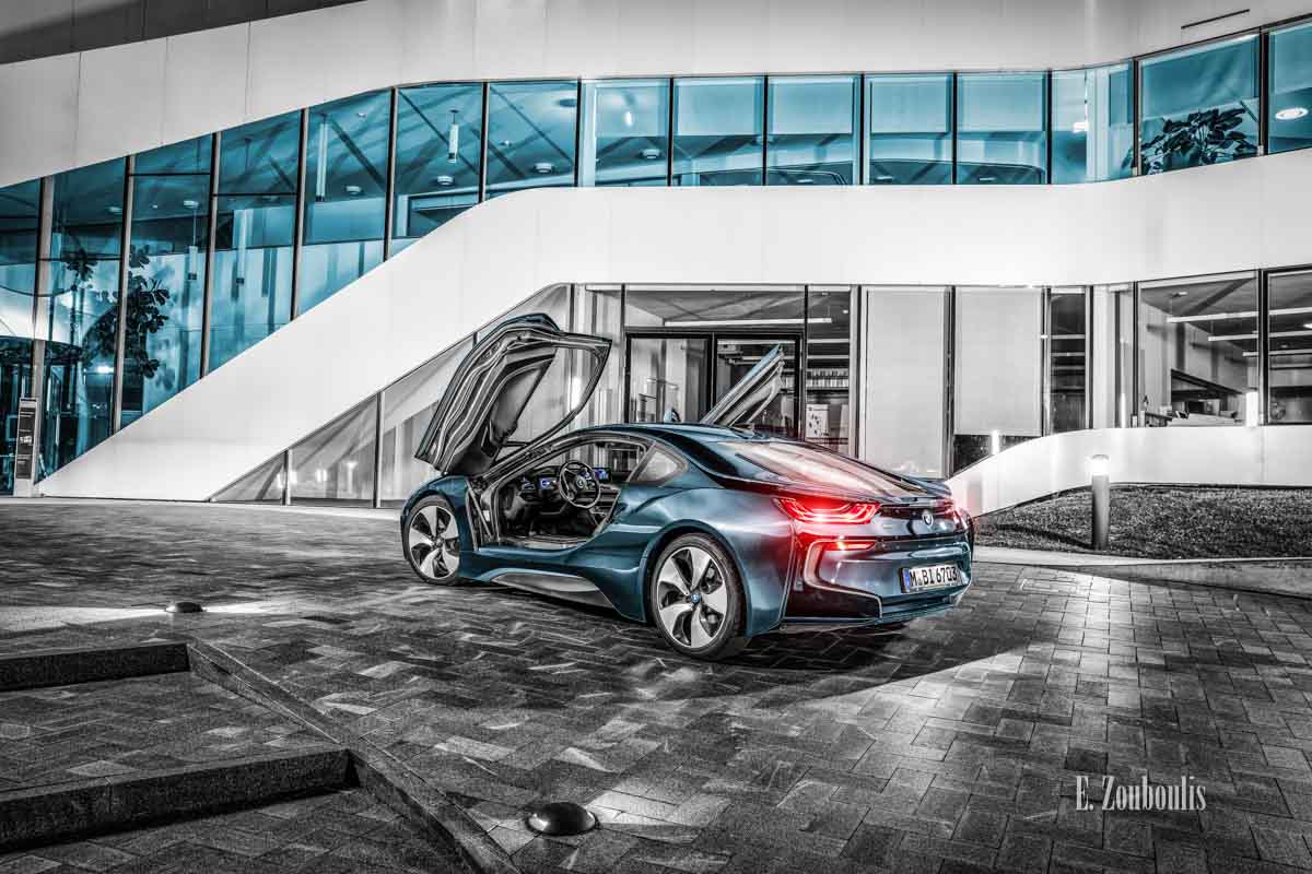 Ein BMW i8 unterwegs auf den Strassen Stuttgarts. Hier vor dem Fraunhofer Institut in Stuttgart Vaihingen Ein BMW i8 unterwegs auf den Strassen Stuttgarts. Hier vor dem Fraunhofer Institut in Stuttgart Vaihingen