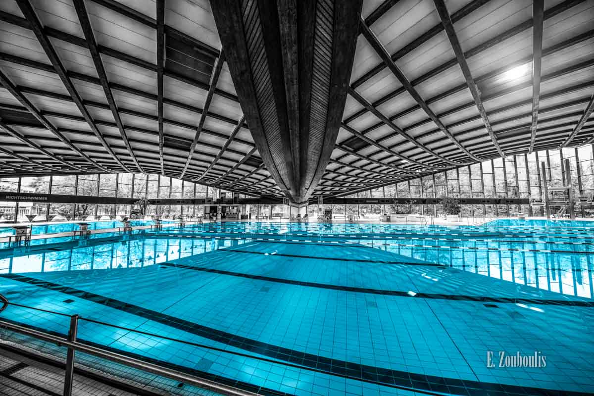 Badezentrum Sindelfingen - Seitliche Ansicht auf das 50m Becken Badezentrum Sindelfingen - Seitliche Ansicht auf das 50m Becken