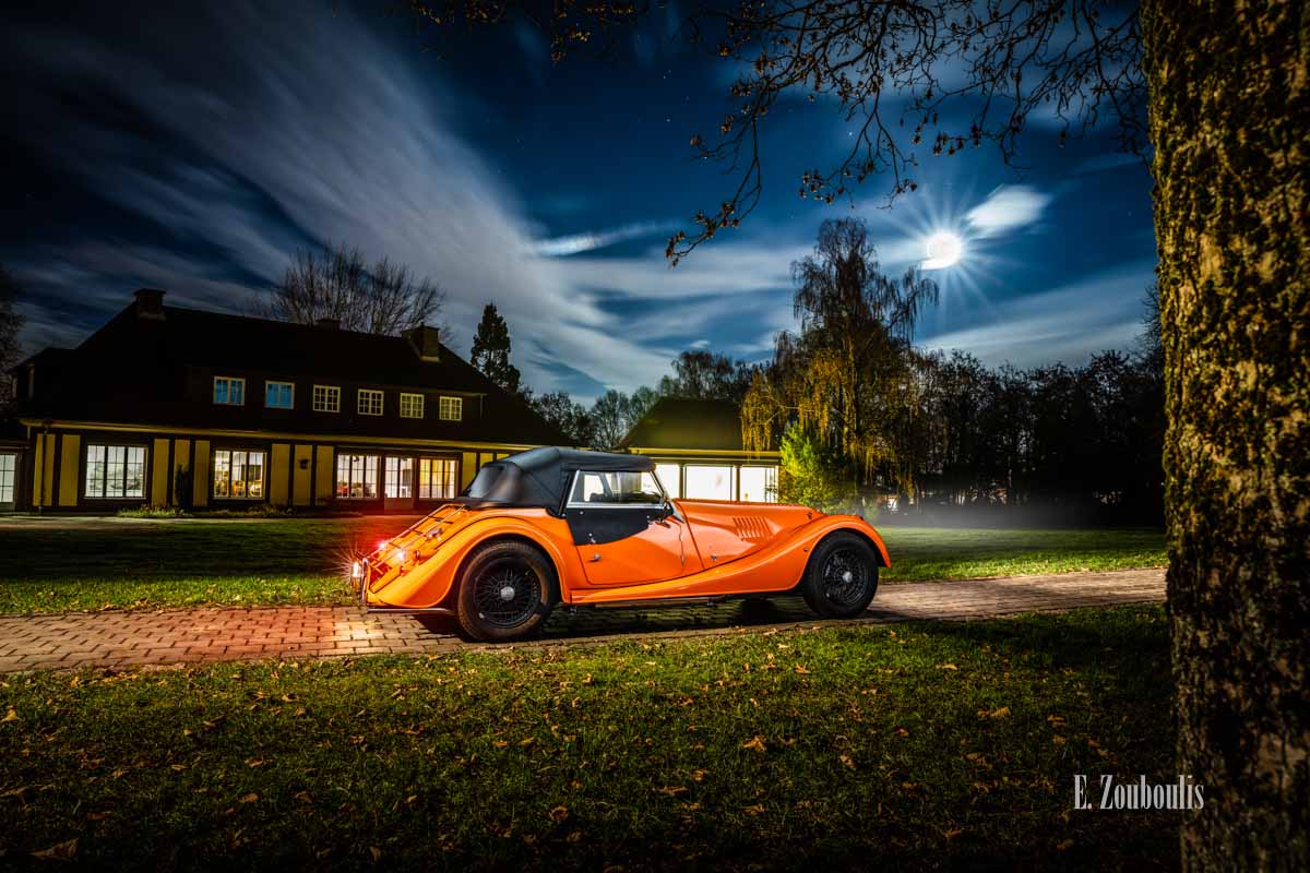 Ein Morgan 4/4 mit seiner einzigartigen “Morgan Orange” – Farbe vor der Villa Schwalbenhof in Gärtringen Ein Morgan 4/4 mit seiner einzigartigen “Morgan Orange” – Farbe vor der Villa Schwalbenhof in Gärtringen