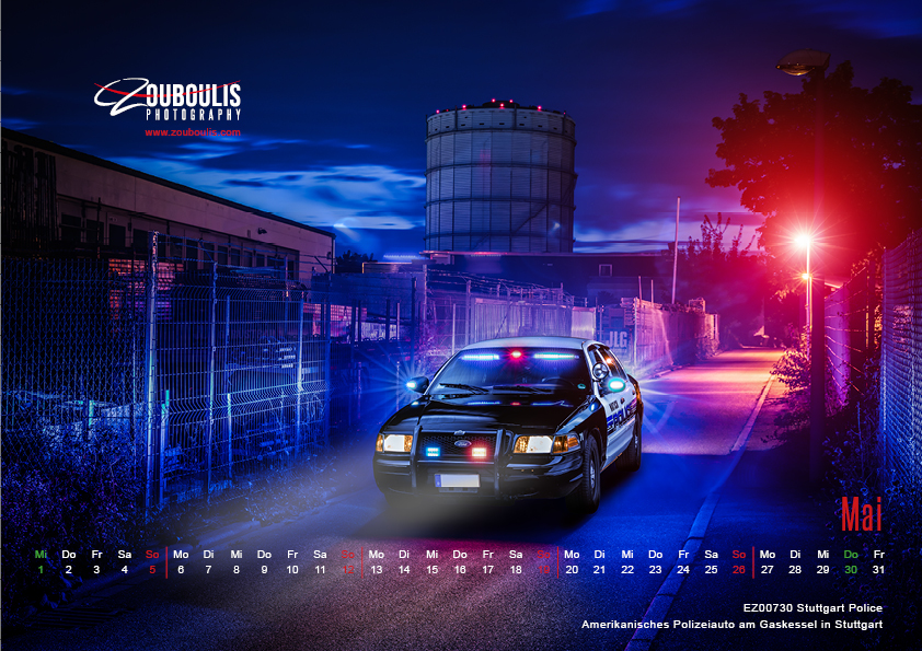 Kalenderbild Autofotografie. Amerikanisches Polizeiauto am Gaskessel in Stuttgart bei Nacht.