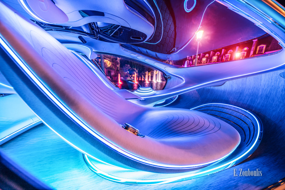 Der Mercedes Vision AVTR nachts im Europa-Park. Fotografie vom Interieur des Avatar Der Mercedes Vision AVTR nachts im Europa-Park. Fotografie vom Interieur des Avatar